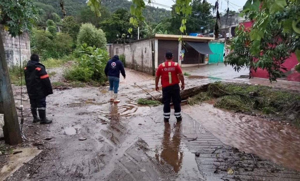 Fuertes lluvias y tromba causan daños en Tejupilco y municipios vecinos en Edomex