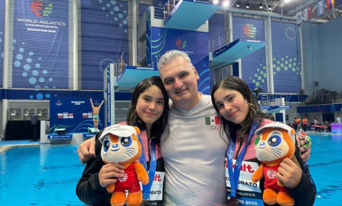 Gemelas mexicanas Lía y Mía Cueva conquistan el bronce en su debut mundial de clavados en Singapur