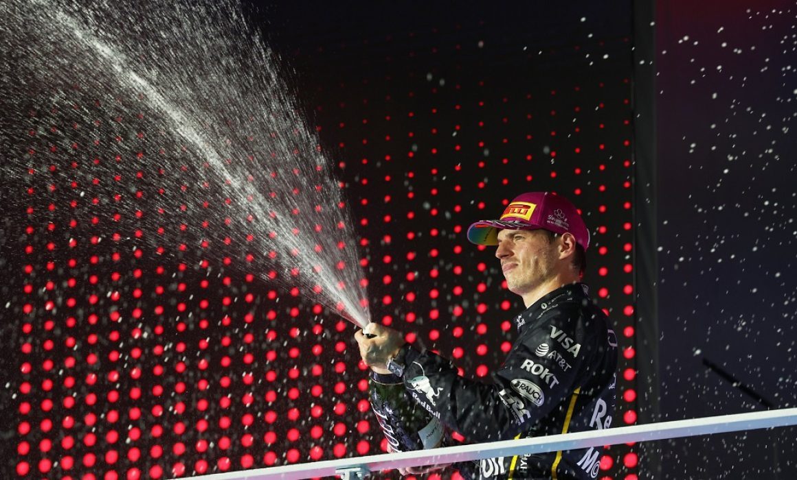 George Russell conquista Singapur y McLaren asegura el campeonato de equipos