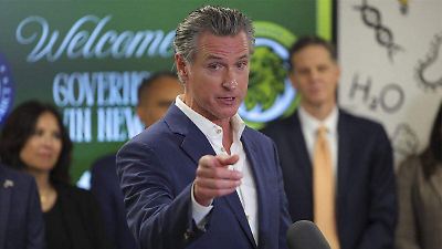 Gobernador de California demanda a Fox News por $787 millones por difamación en caso de llamada con Trump