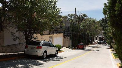 Gobierno de Huixquilucan repavimenta calle en Tecamachalco