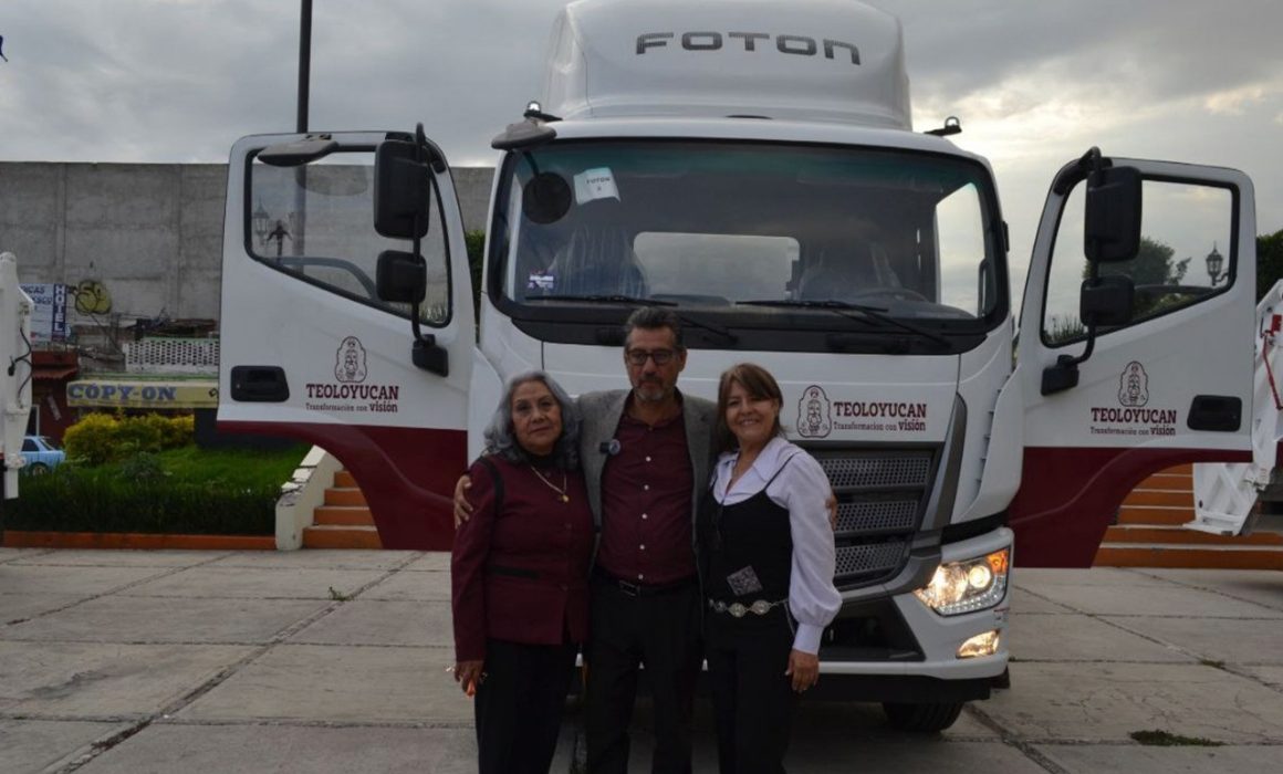 Gobierno de Teoloyucan apoya la educación y mejora la gestión de residuos con entregas de útiles y unidades recolectoras