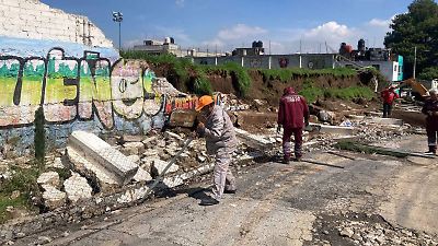 Gobierno de Toluca atiende colapso de barda en Santiago Tlacotepec por lluvias