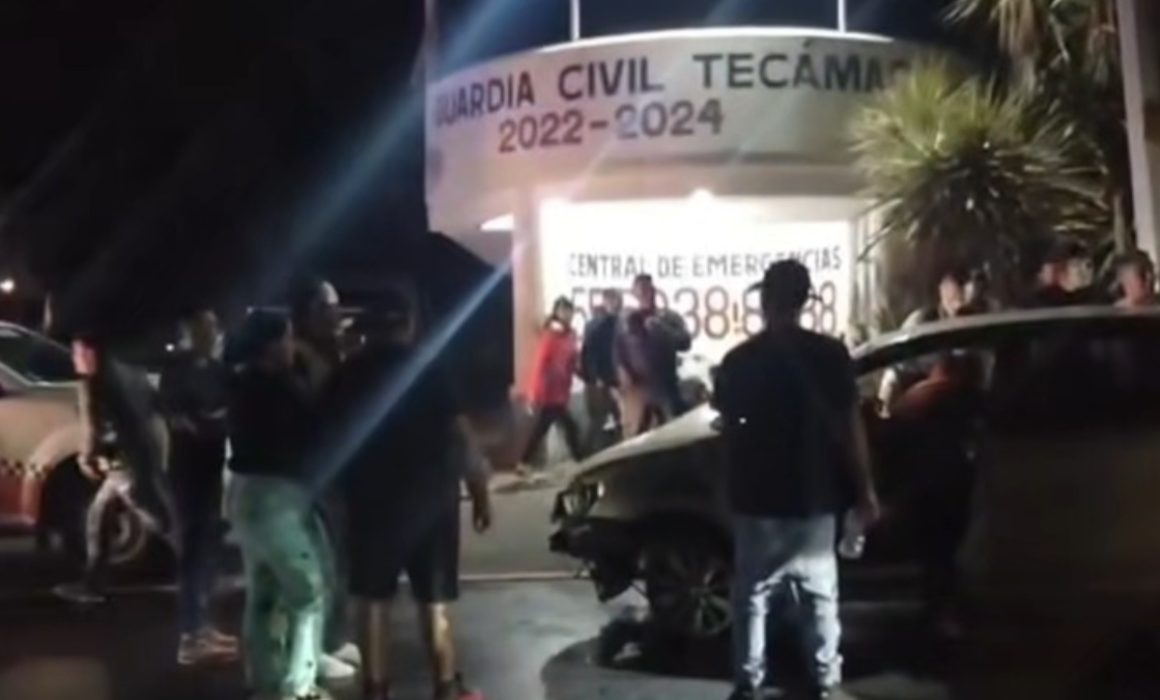 Golpean a conductor a escasos metros del módulo policial de Tecámac