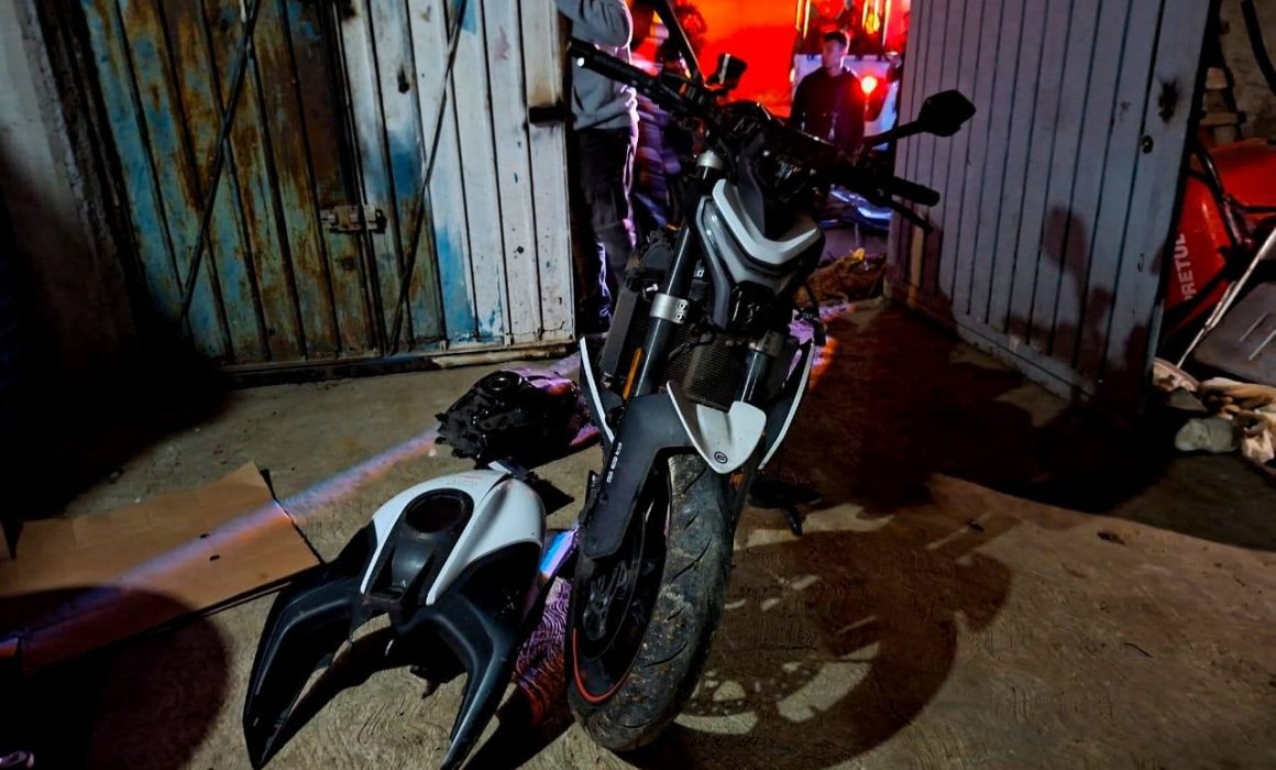 Gracias a GPS, Policía de Valle de Chalco recupera motocicleta robada y detiene a dos sospechosos