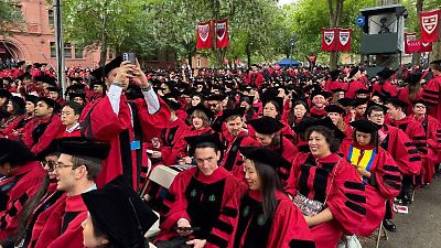 Graduación en Harvard marcada por amenazas legales de Trump y apoyo a estudiantes internacionales