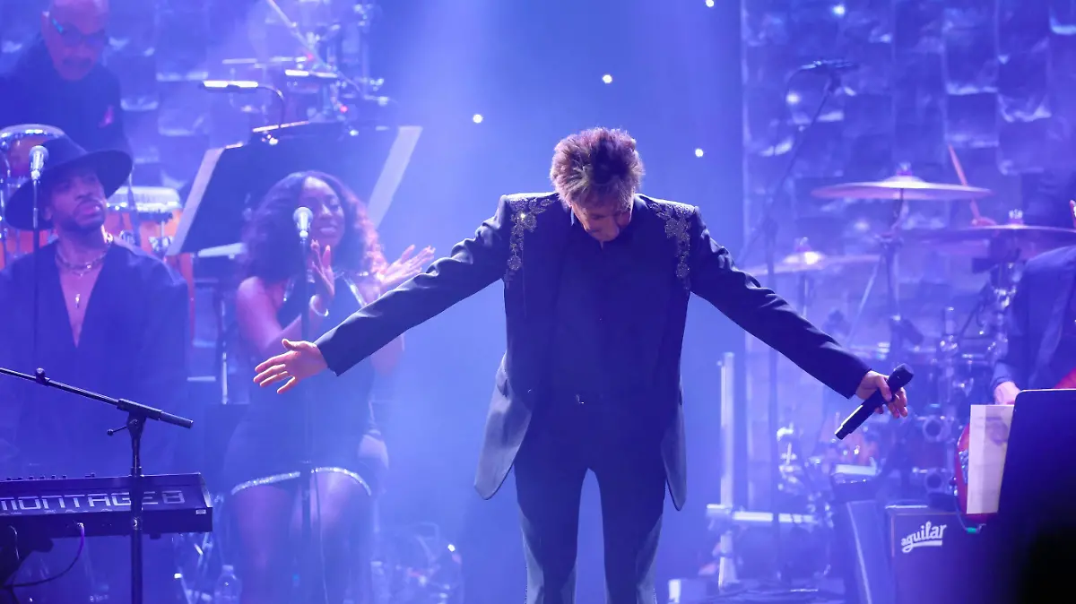 ¡Gran noticia! Barry Manilow está mejorando rápidamente tras su diagnóstico de cáncer