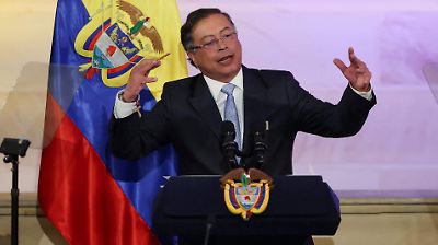 Gustavo Petro declara organizaciones terroristas al Clan del Golfo y disidencias de las FARC tras recientes ataques en Colombia