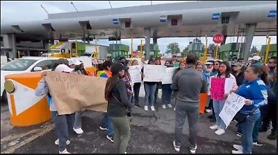 Habitantes de Almoloya de Juárez protestan por la detención de maestro acusado de abuso sexual