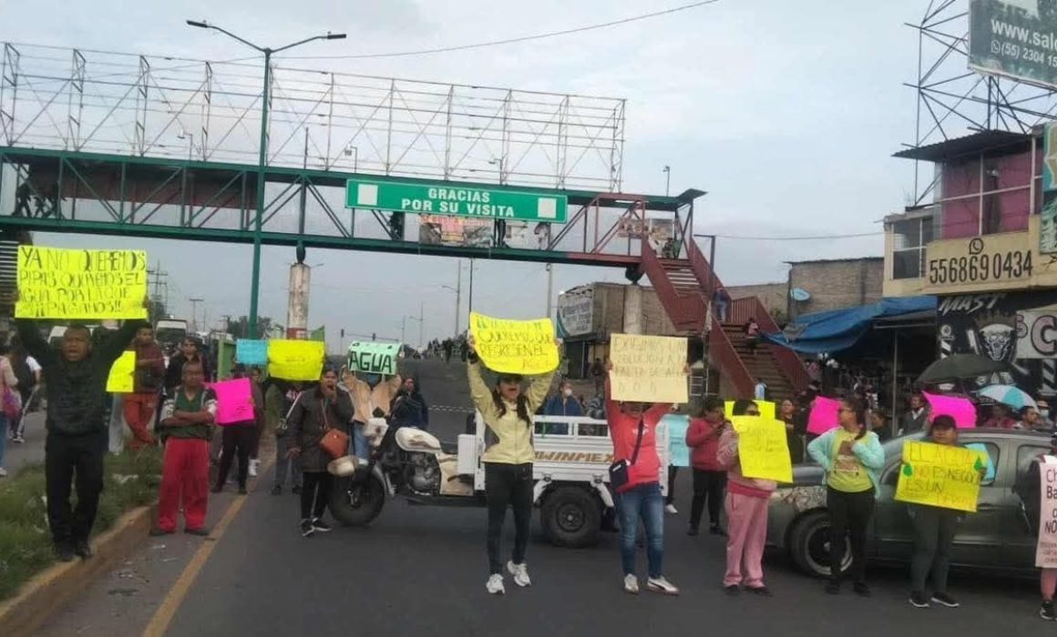 Habitantes de Chimalhuacán bloquean avenida por crisis de agua potable que lleva más de un mes sin solución