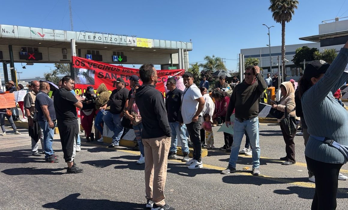 Habitantes de Cuautitlán Izcalli bloquean la autopista México-Querétaro en Tepotzotlán por inseguridad y abandono