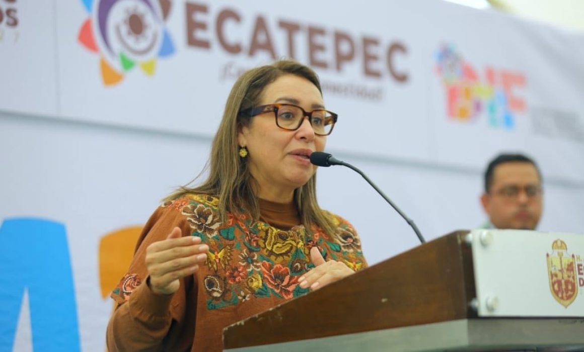 Habitantes de Ecatepec bloquean avenida Central por incumplimiento de promesas de Azucena Cisneros