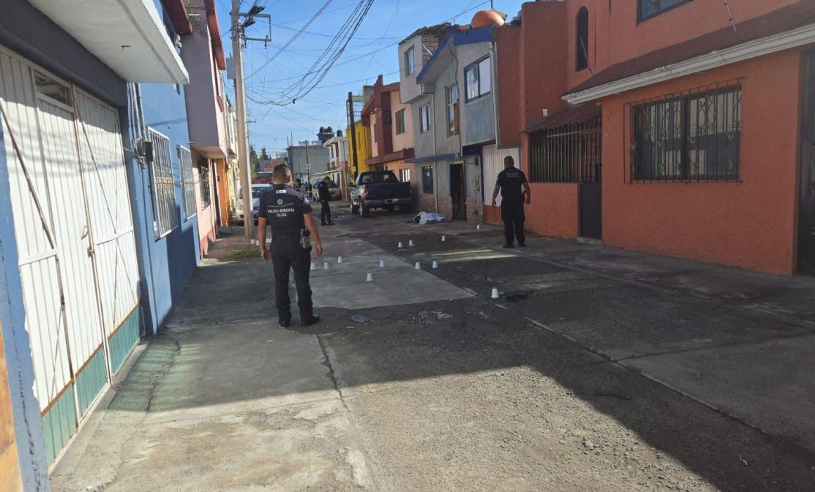 Hallan cadáver de mujer con mensaje amenazante en Toluca: se presume ajuste de cuentas