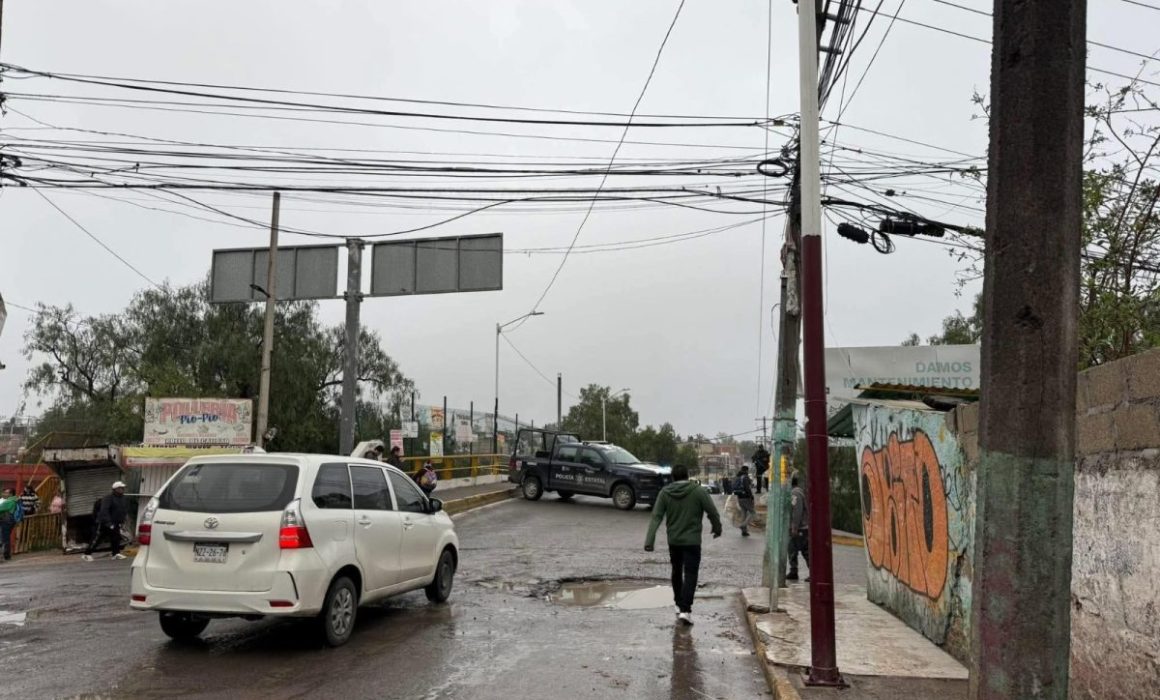 Hallan cadáver embolsado en puente de Coyotepec reavivando alertas de seguridad en la región
