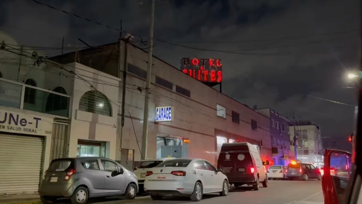 Hallan cadáver en baño público en Toluca; autoridades investigan las causas