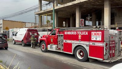 Hallan cadáver en obra negra en Toluca; autoridades investigan las causas