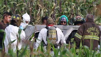 Hallan cuerpo calcinado en automóvil incendiado en Toluca