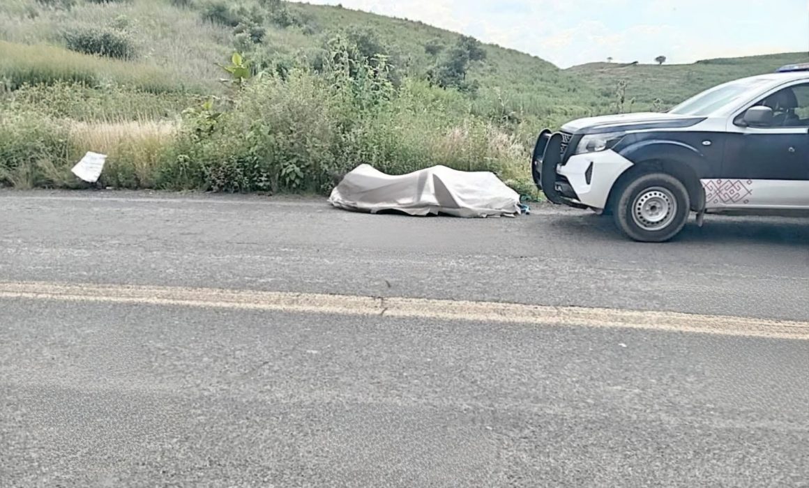 Hallan tres cuerpos torturados en la carretera Chalco–Cuautla y amenazan con una organización criminal