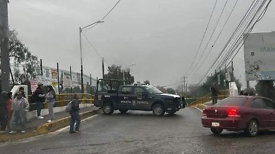 Hallan un cadáver embolsado en el puente del Puerto, Coyotepec