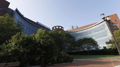 Harvard cierra oficinas de diversidad tras demandas del gobierno de Donald Trump