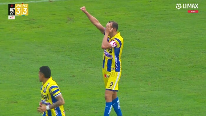 Hernán Barcos anota doblete y FC Cajamarca logra empate contra Juan Pablo II en debut de la Liga 1 2026