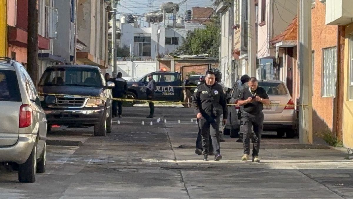 Hierra mujer en Toluca y deja mensaje intimidatorio vinculado a la Familia Michoacana