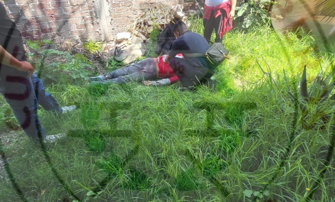 Hombre cae de segundo piso en Zumpango y sobrevive gracias a la rápida intervención de bomberos