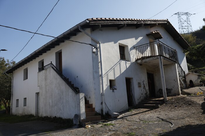 Hombre de 60 años detenido por mantener a su madre enferma en condiciones insalubres en Bilbao