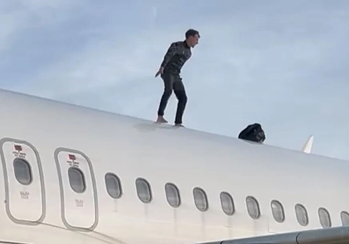 Hombre sube al techo de un avión en el Aeropuerto de Manises y provoca retraso de dos horas en vuelo a Ámsterdam
