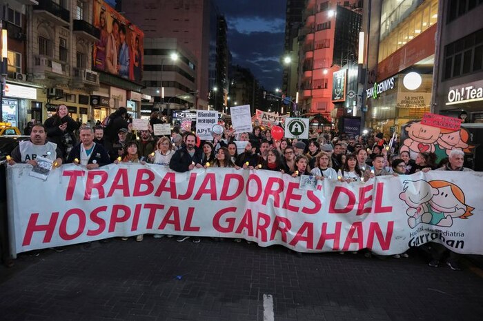 Hospital Garrahan anuncia aumento salarial histórico y enfrenta protestas por descuentos
