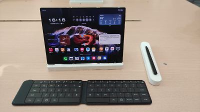 Huawei presenta el innovador Mate XTs, su teléfono triplegable de segunda generación