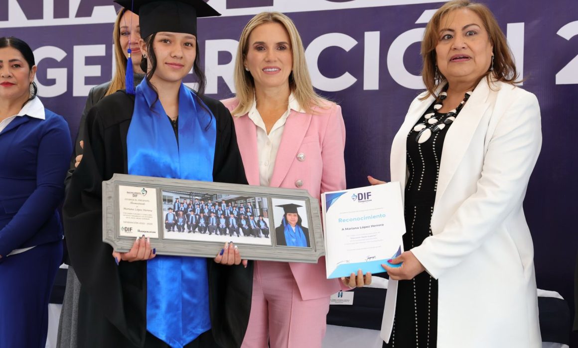 Huixquilucan celebra la graduación de la primera generación del Bachillerato DIF en Llano Grande, marcando un paso hacia la inclusión educativa