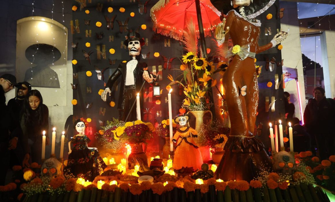 Huixquilucan ilumina sus calles en el Cuarto Festival de Catrinas 2025