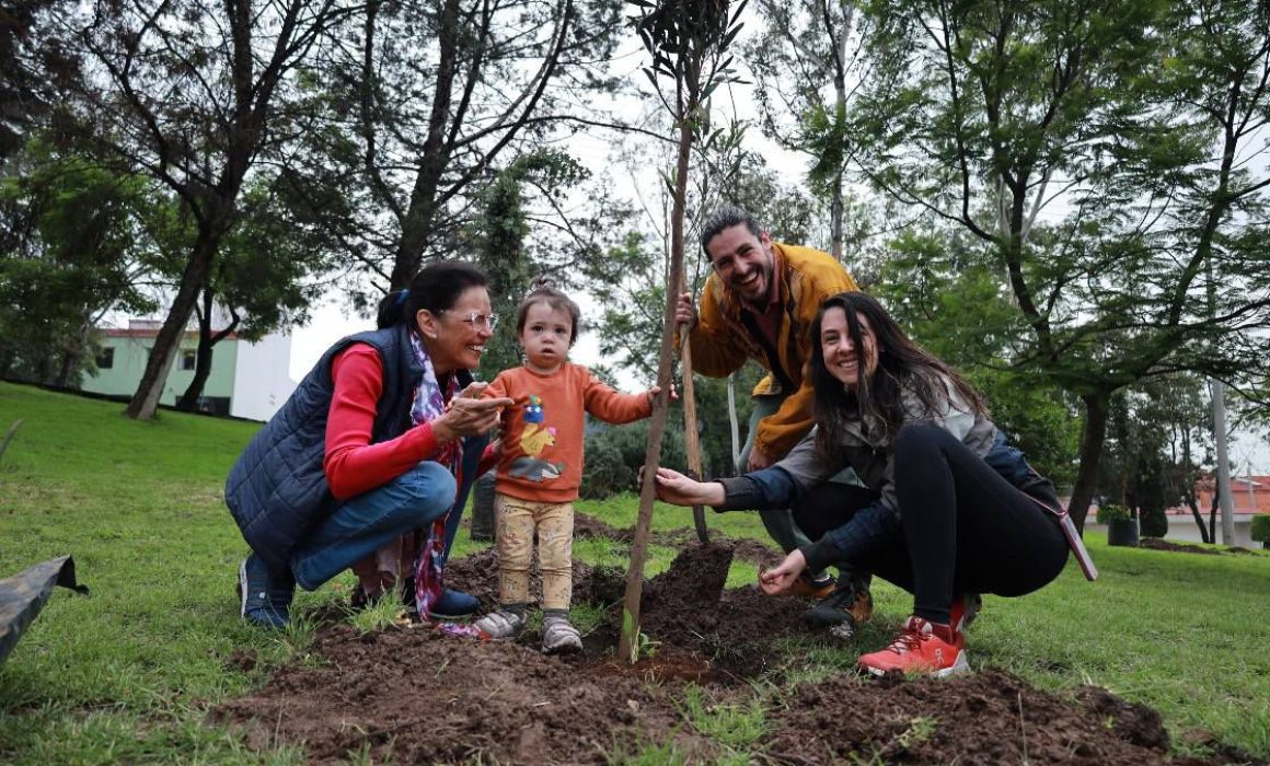 Huixquilucan impulsa reforestación comunitaria para fortalecer su ecosistema