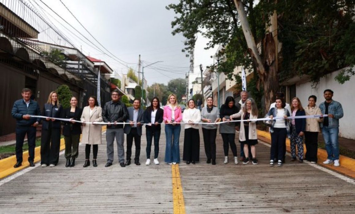 Huixquilucan renueva vialidades en Lomas de Tecamachalco para dar mayor seguridad y movilidad
