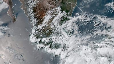 Huracán Erick intensifica su fuerza y avanza como categoría 3 hacia la costa mexicana del Pacífico