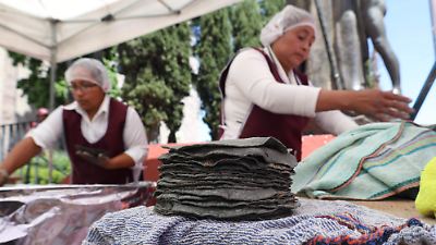 ICAMEX busca formalizar espacios seguros para comaleras en Toluca y defender su labor