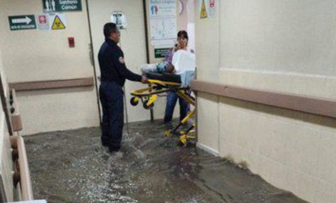 IMSS activa protocolos tras inundación en Hospital 53 de Los Reyes
