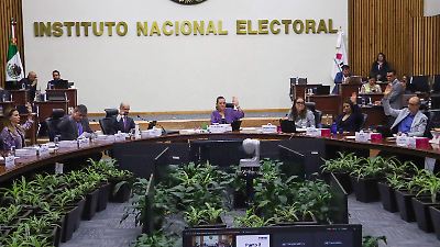 INE sanciona a 118 candidatos por uso ilegal de 'acordeones' en la elección judicial del 2 de junio