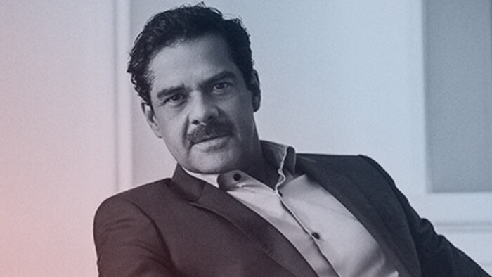 Imágenes generadas por IA atribuyen falsa boda secreta a Javier Alatorre y generan viralidad en redes sociales