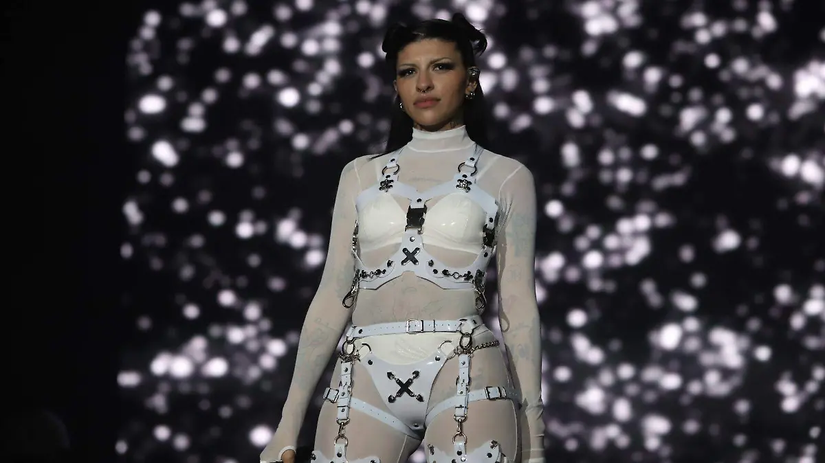 ¡Impactante! Cazzu rompe en vivo para defender a Nodal y pide respeto