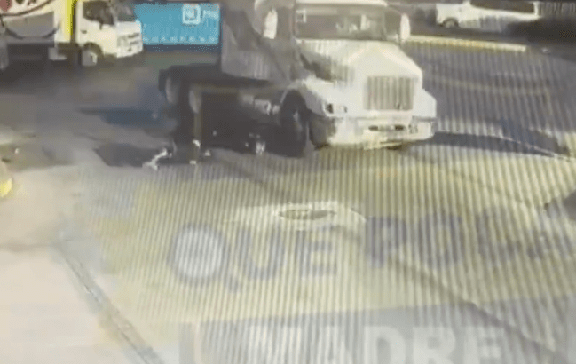 ¡Impactante! Tráiler arrolla a motociclistas en Tultitlán y huye dejando consecuencias graves
