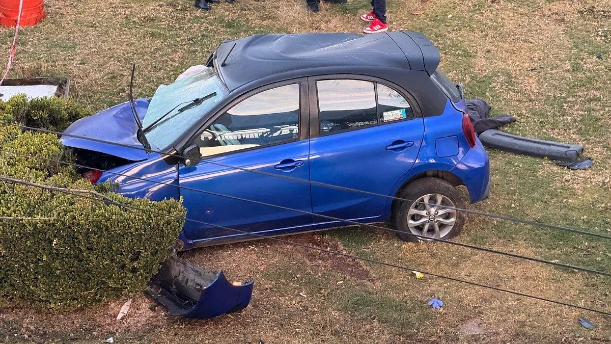 Impactante accidente en Toluca-Tenango: mujer pierde la vida tras chocar contra un árbol