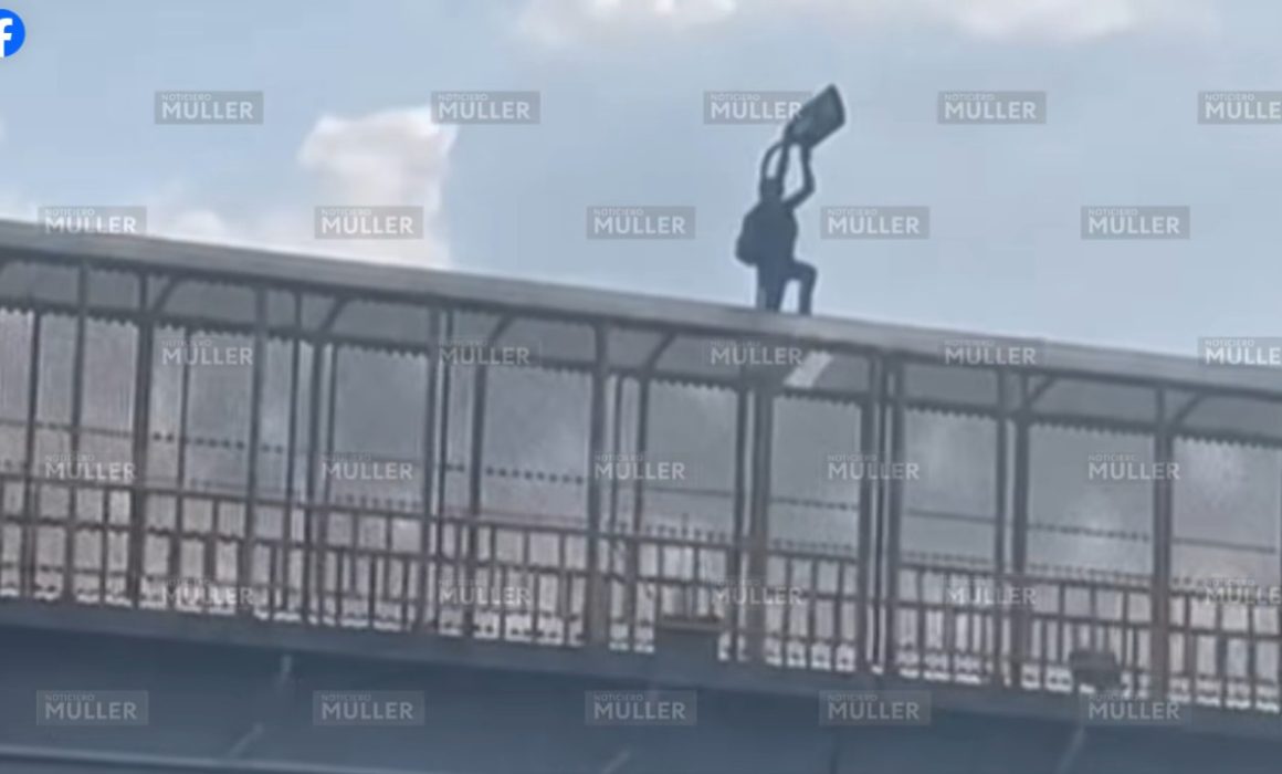 Impunidad en Tecámac: Roban lámparas de puente peatonal sin ser detenidos