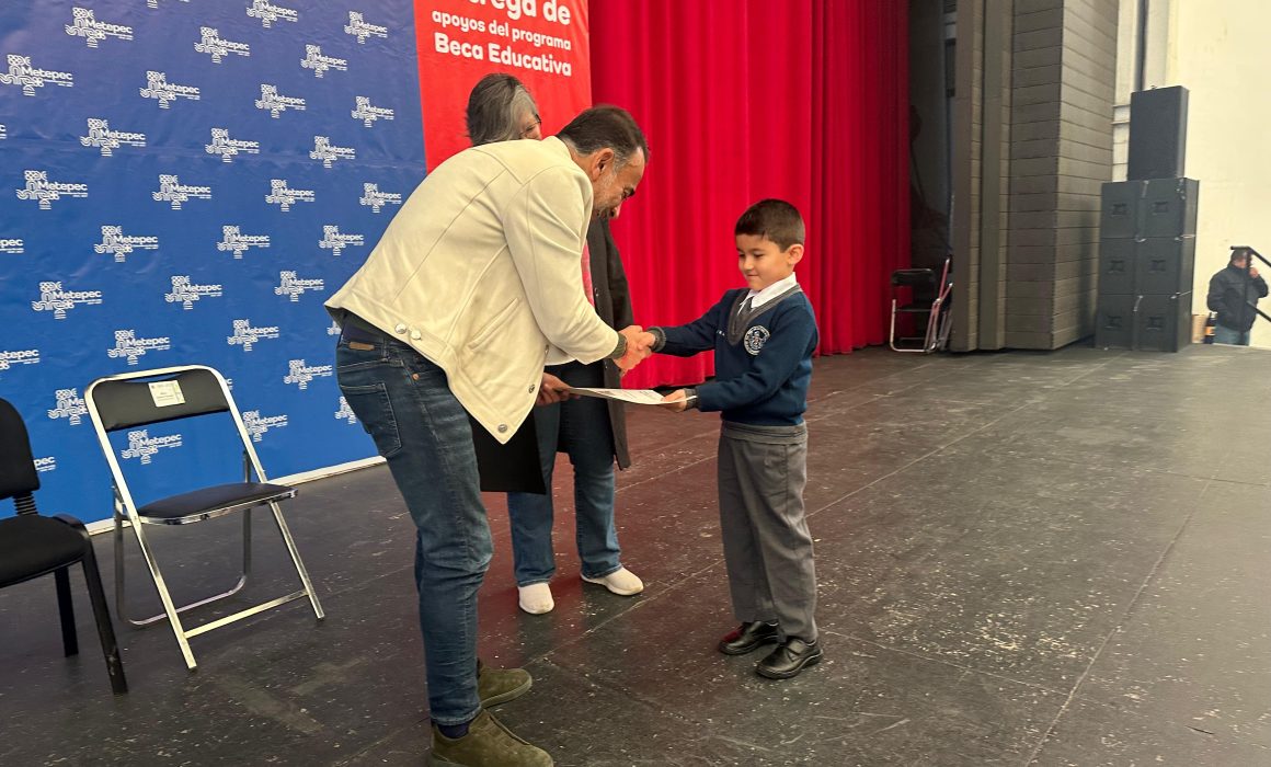 ¡Inédito! Fernando Flores revoluciona Metepec: seguro médico gratuito para más de 30 mil estudiantes en 2026