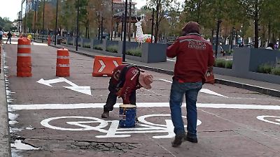 Inauguración de pasos peatonales inteligentes en Toluca causa congestión vial y caos en el centro