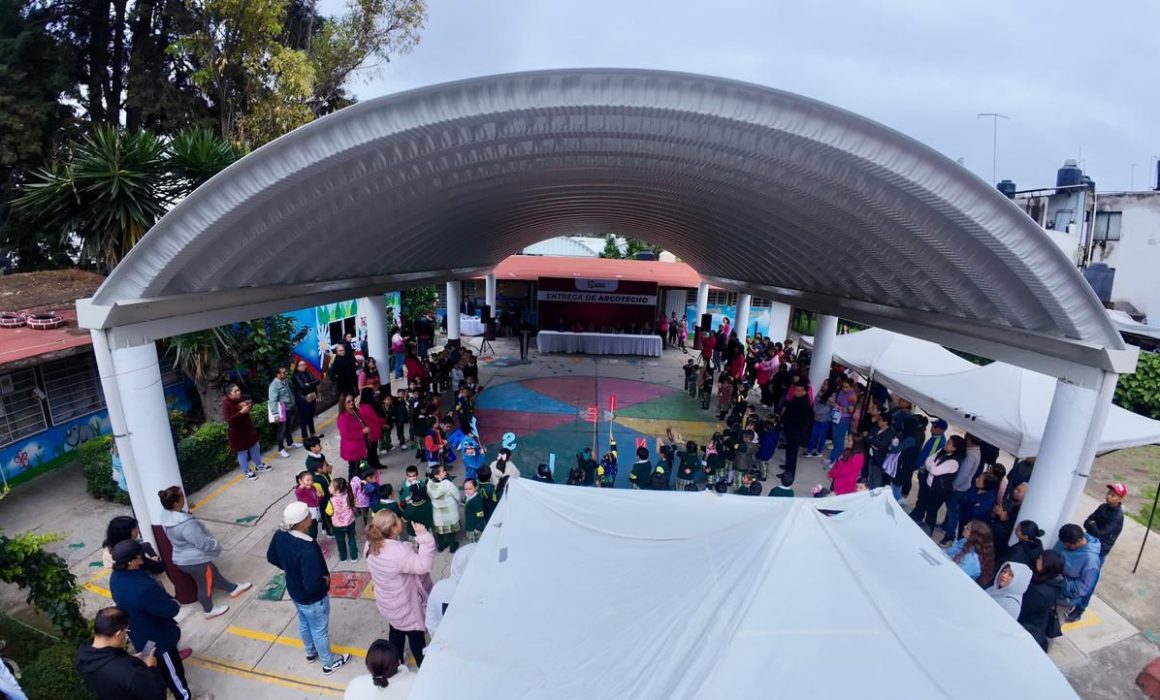 Inauguran arcotecho en jardín de niños de Cuautitlán Izcalli para mejorar espacios de aprendizaje