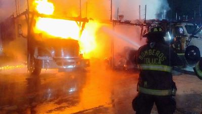 Incendian tres tractocamiones en Toluca sin reportes de lesionados