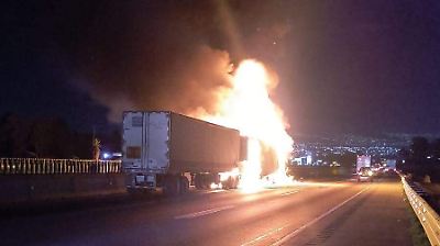 Incendio de tráiler en la México-Puebla causa congestión vial y cierre parcial en Ixtapaluca
