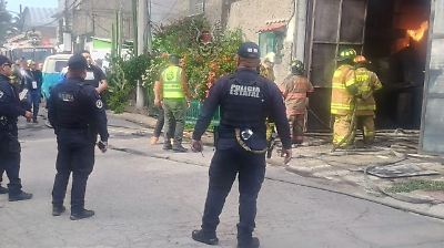 Incendio en Ecatepec destruye fábrica de unicel sin reportar lesionados